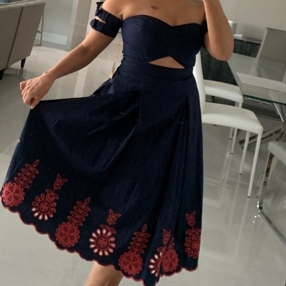 Dress - Picture 10 of 11